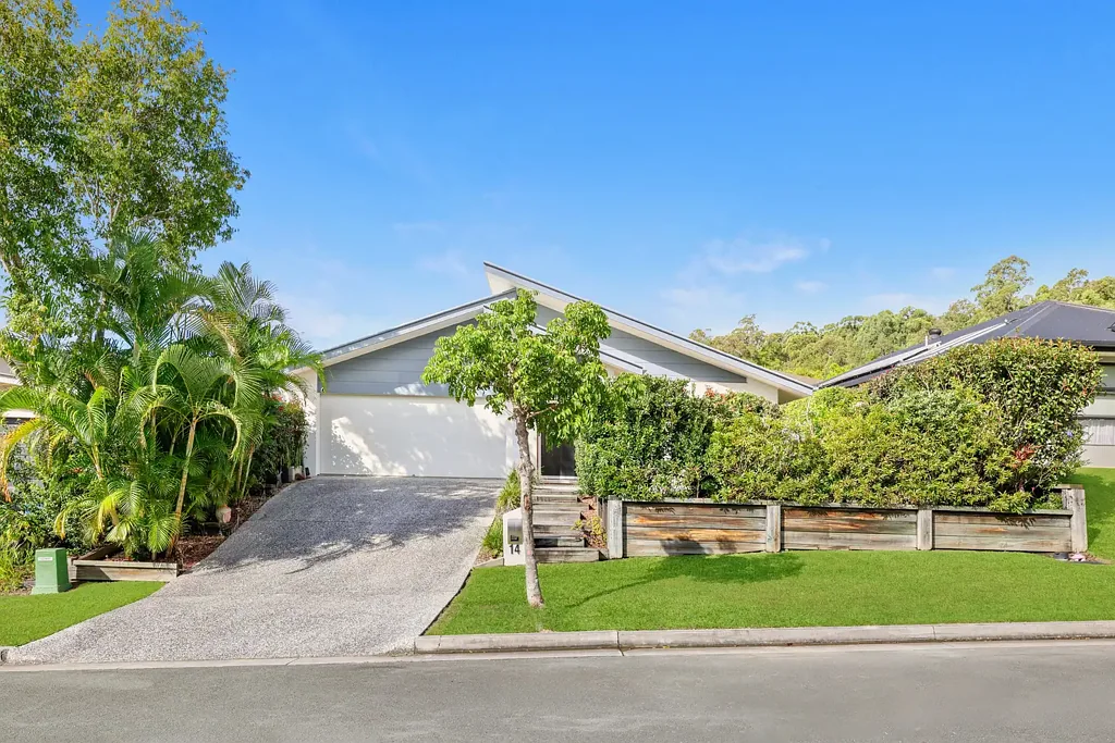 Upper Coomera 4房  Immaculate One Owner Residence with Extensive Upgrades