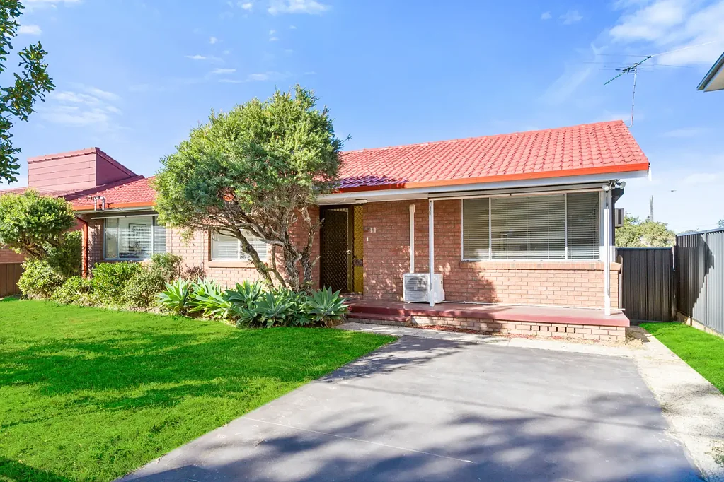 Toongabbie 3कमरा Single-Level Brick Home