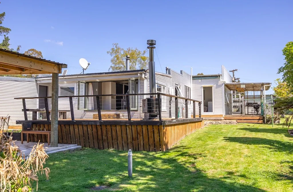Te Pohue 4Kwarto Stunning lake views. Beautiful family home.