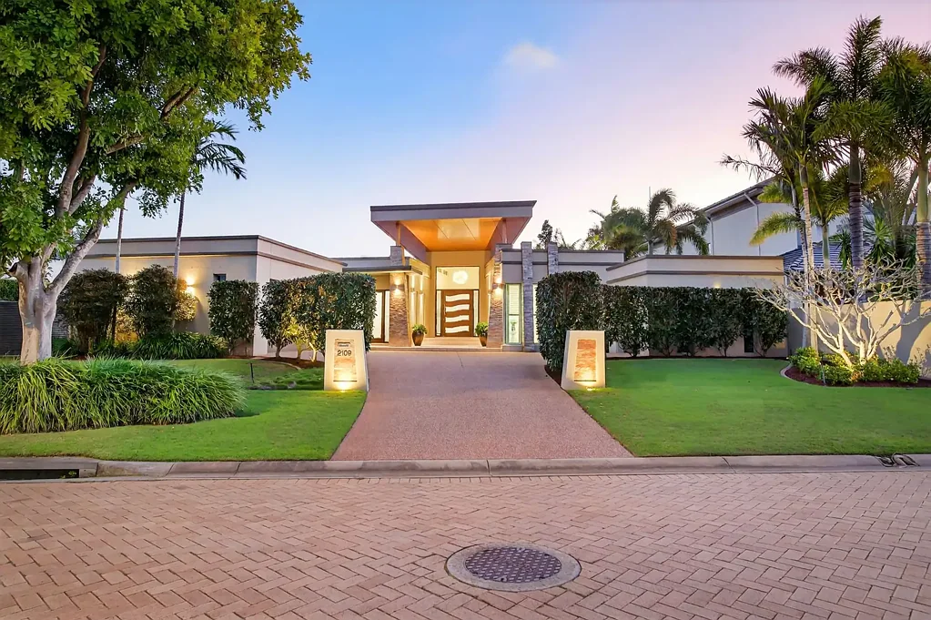 Hope Island 4 Bedroom Elegant Single-Level Sanctuary in the Prestigious Schotia Island Precinct