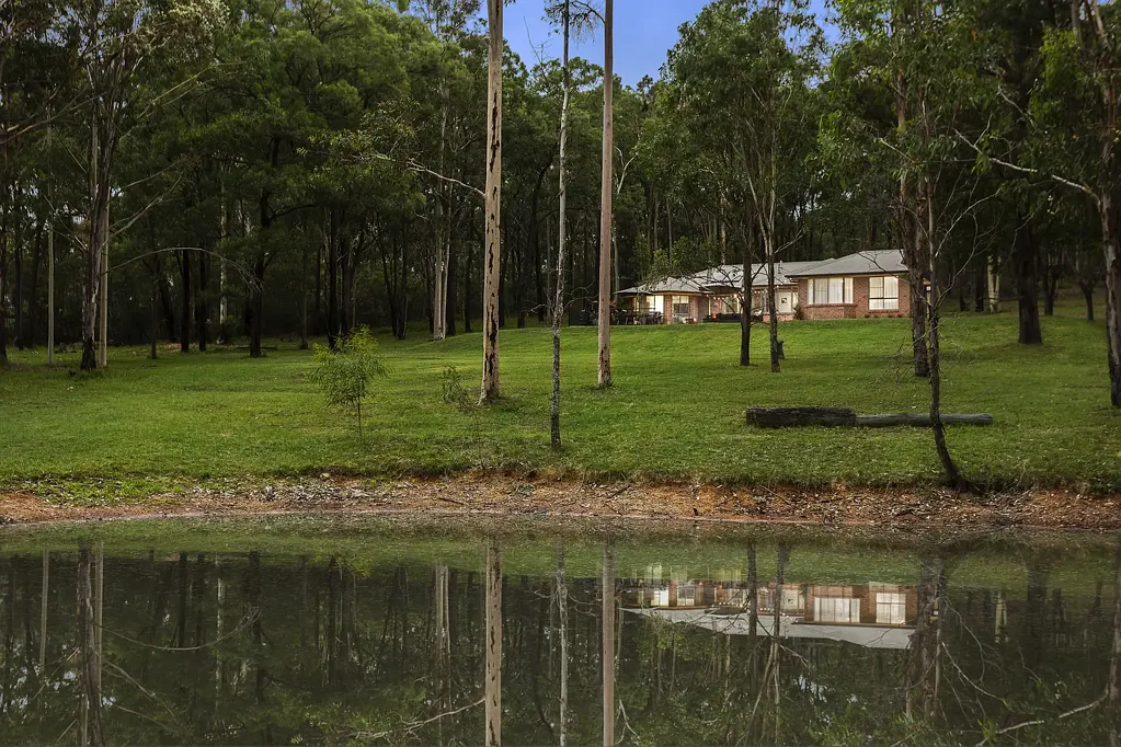 Paxton 4房  Modern Family Home Privately Positioned Among the Gumtrees