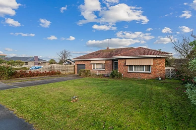28 Clyde Road, Berwick, VIC 3806, 3 Bedrooms, 2 Bathrooms, House