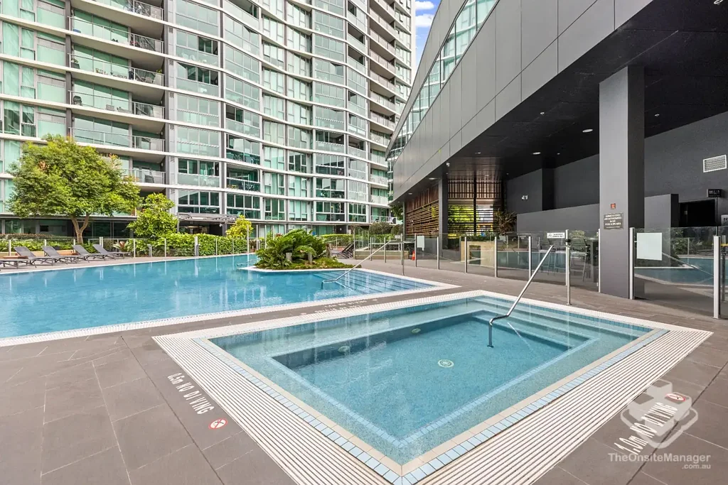 Hamilton 1Zimmer Exceptional Lifestyle & Investment Opportunity in Hamilton Harbour