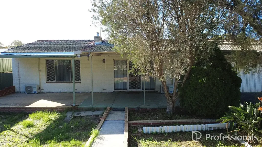 Middle Swan 2房  A Classic Opportunity with Room to Grow - Solid Home on Expansive 836sqm Block