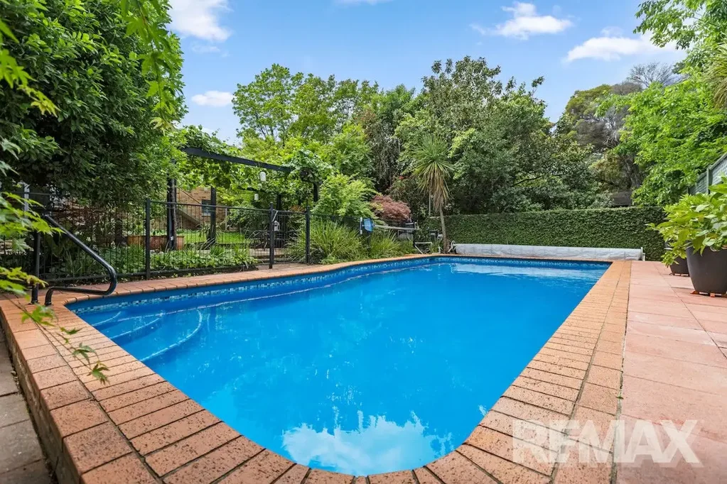 8 Sunshine Avenue, Turvey Park, NSW 2650