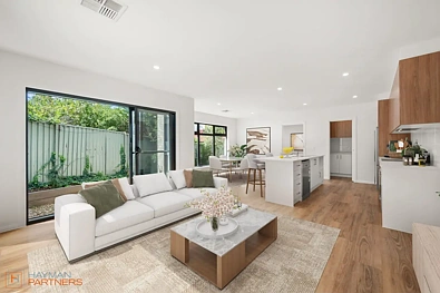 लिविंग रूम - 2B Maria Place, Lyons, ACT 2606