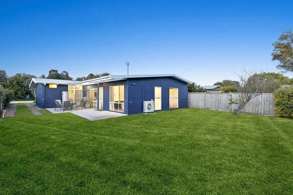 St Leonards 4ਬੈੱਡਰੂਮ Classic Beachside Cottage on 730sqm