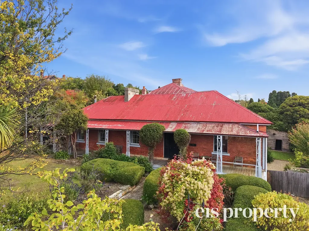 North Hobart 6침실 There is nothing small about this stunning historic property...the perfect home for a growing family!