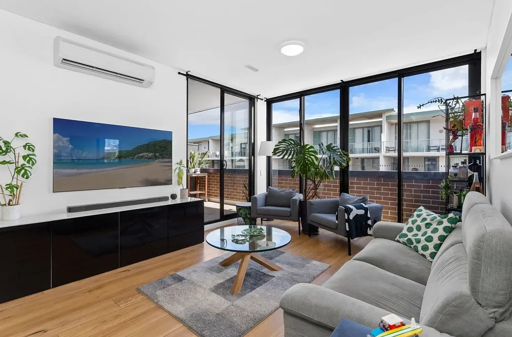 Stylish Apartment with Smart Features & Private Balcony