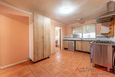 73 KENNY Crescent, Rangeway, WA 6530, 4 chambres, 1 salles de bain, House