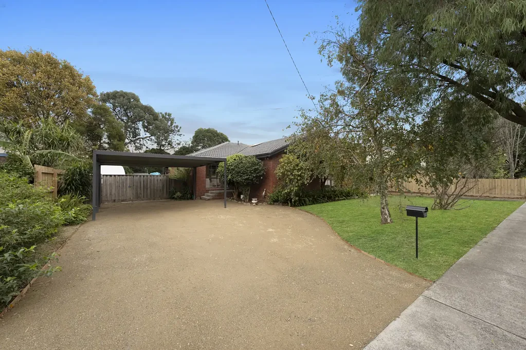 Bayswater North 4ห้องนอน Renovated Family Living With Expansive Outdoor Space