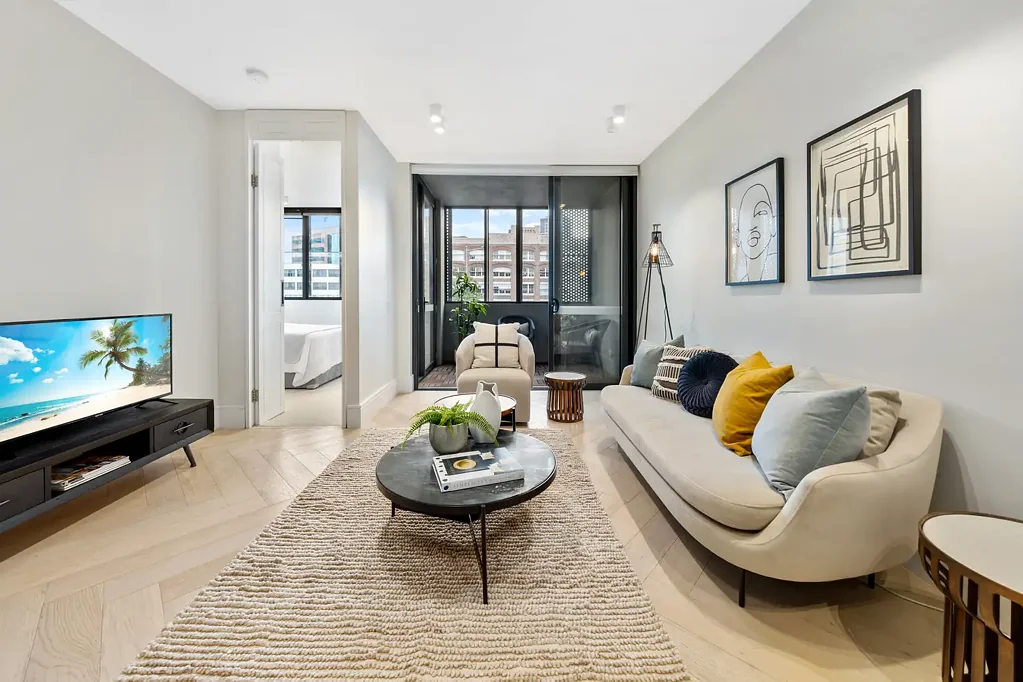 Surry Hills 2房 独家 'Ashlar Apartments' 精品开发项目、西北朝向Surry Hills景观、宽敞卧室隐私、带顶露台室内/室外生活、Gaggenau厨房设备、豪华主卧套房、Sub Zero冰箱、拼花地板、现代建筑、地下停车位、步行至中央火车站。 Boutique Sophistication in the Heart of Surry Hills