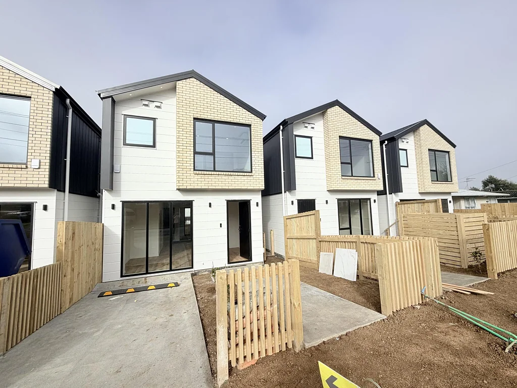 Mount Wellington 3Phòng ngủ Standalone Brand New + 2 Ensuites + Own Driveway