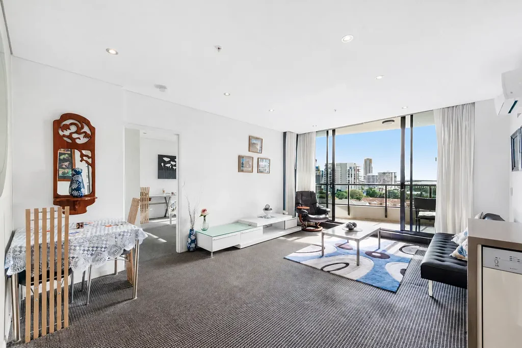 Southport 1房  Prized Position With Stunning Views From Every Room