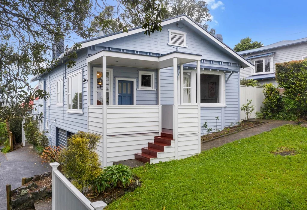 Bungalow Charm with Views in DGZ
