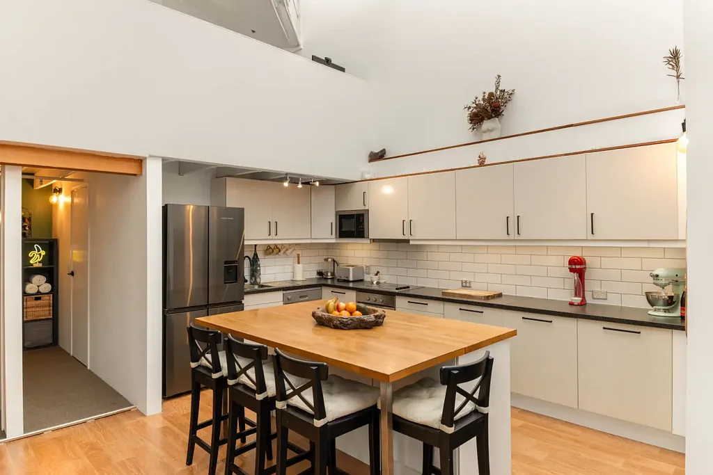 Teneriffe 2 Bedroom TOP FLOOR HERITAGE LISTED WOOLSTORE APARTMENT