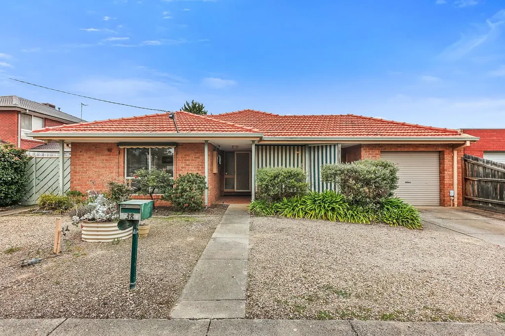 Hoppers Crossing 4 Bedroom The Brief: Immaculate Family Home in Prime Location – 38 Cumming Drive, Hoppers Crossing