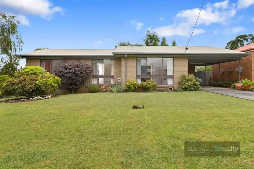 Leongatha 3房  Handy location, neat presentation & move-in ready.