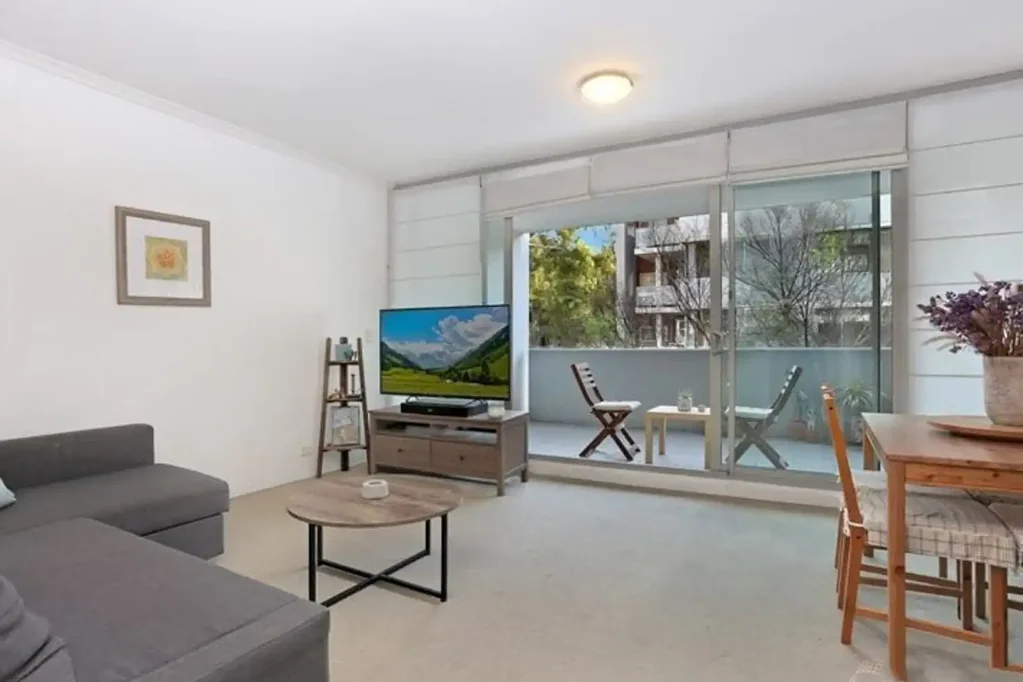 Spacious one bedroom apartment in the heart of Zetland