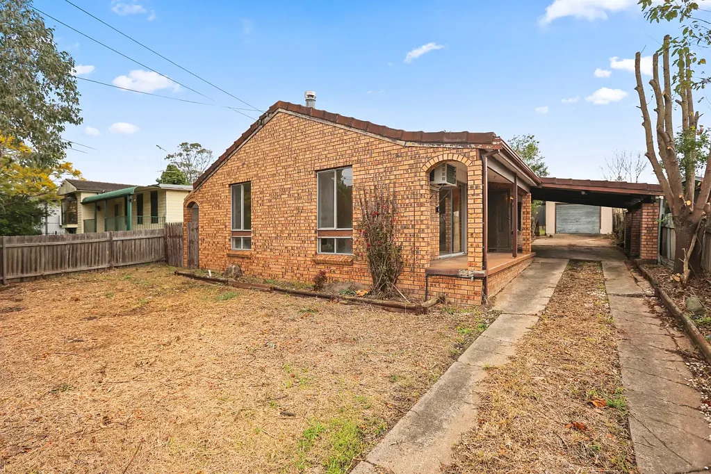 Riverstone 3 Bedroom Auction Guide $890,000 | Calling All DIY Enthusiasts!