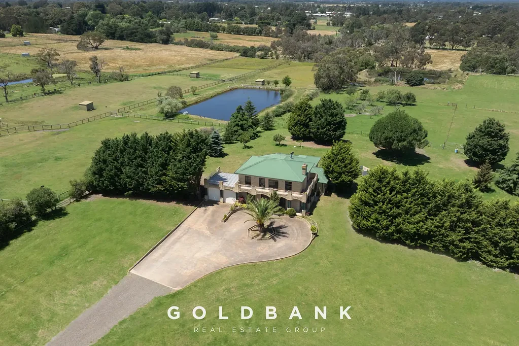Pearcedale 4침실 Elegant Sandstone Estate on 10 Acres - A Lifestyle Opportunity