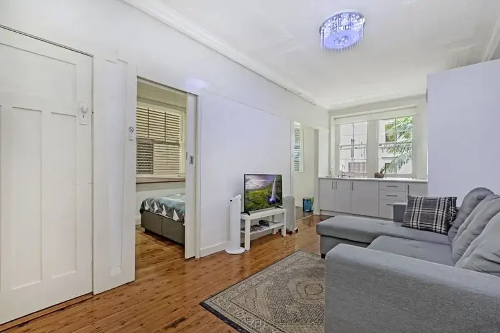 Unfurnished One bedroom apartment in Potts Point area