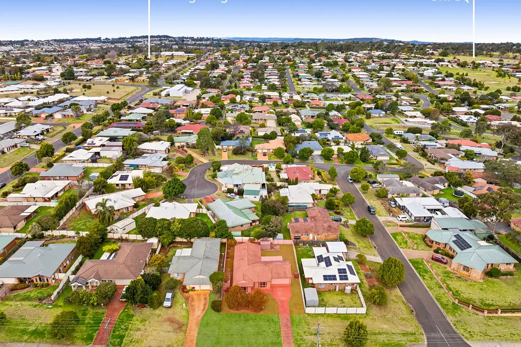 Darling Heights 4 Bedroom Great Family Home - Live in or rent out.