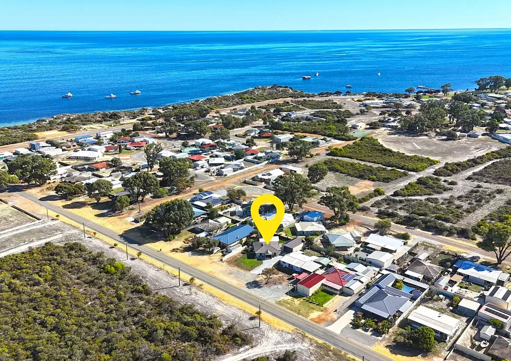 Leeman 3房  Modern Family Living with Massive Entertaining Area & Ultimate Powered Shed