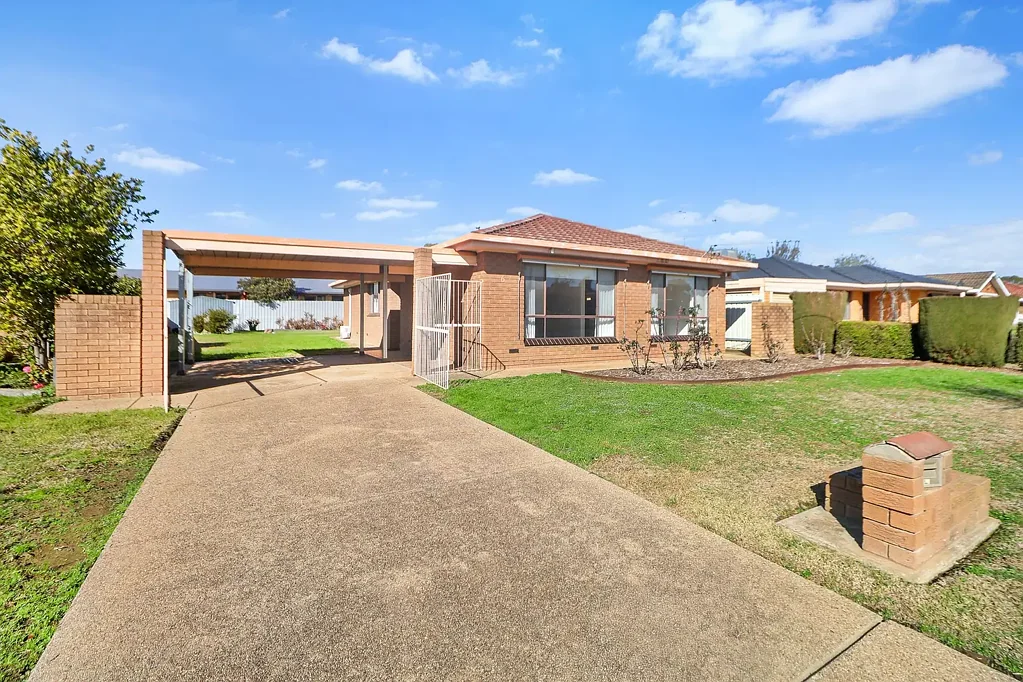 NEAT AND TIDY HOME IN QUIET LOCATION