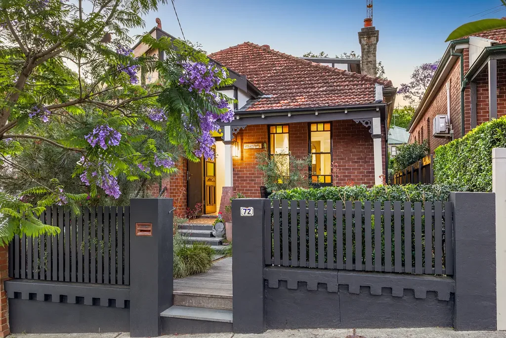 Cammeray 4ਬੈੱਡਰੂਮ Federation elegance & stunning interiors in a peaceful village setting