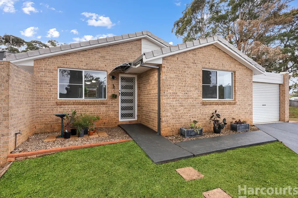 Port Macquarie 2 Bedroom Private, Elevated Villa with Light-Filled Interiors