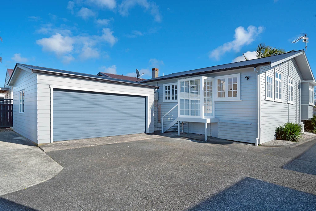 New Lynn 3 Bedroom Your Dream Home Awaits!
