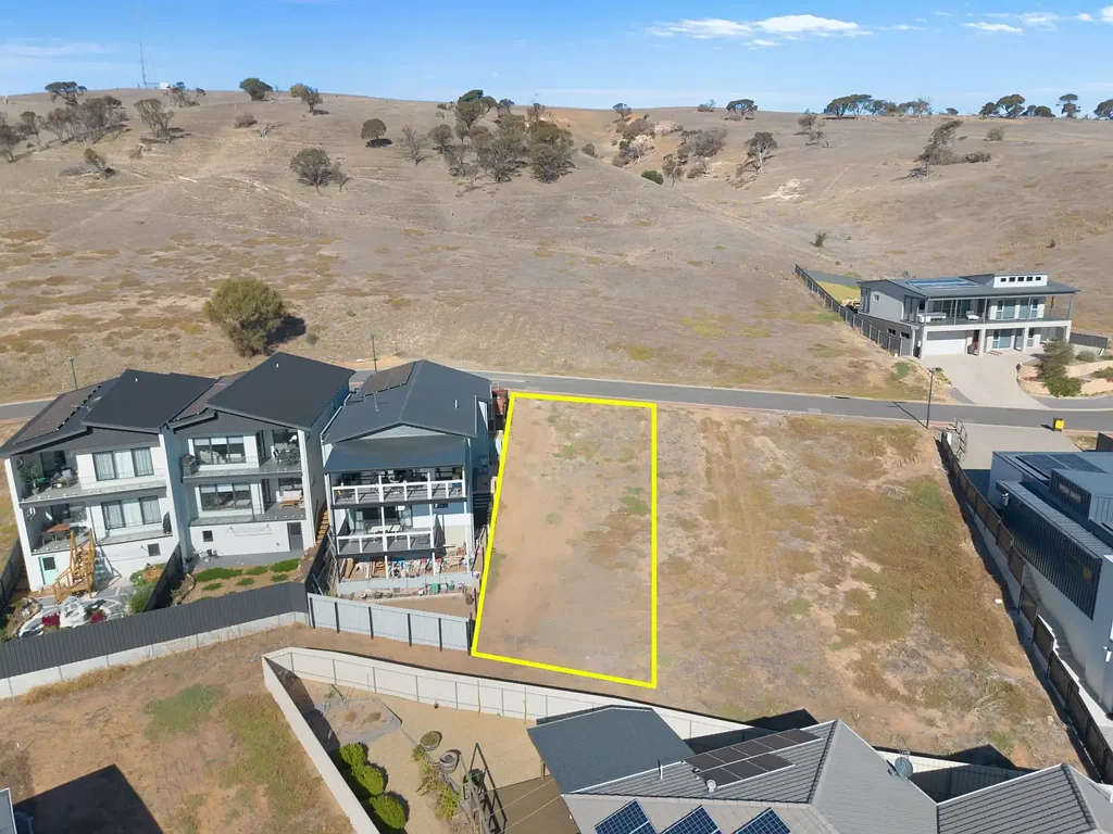 Normanville  High-set land with views to the coast and golf course