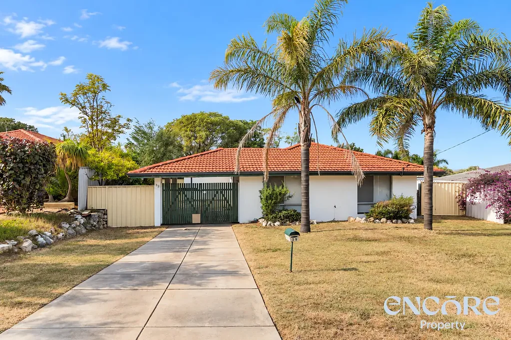 Parmelia 4कमरा PARMELIA 4 X 1 FAMILY HOME  ON A GENEROUS BLOCK