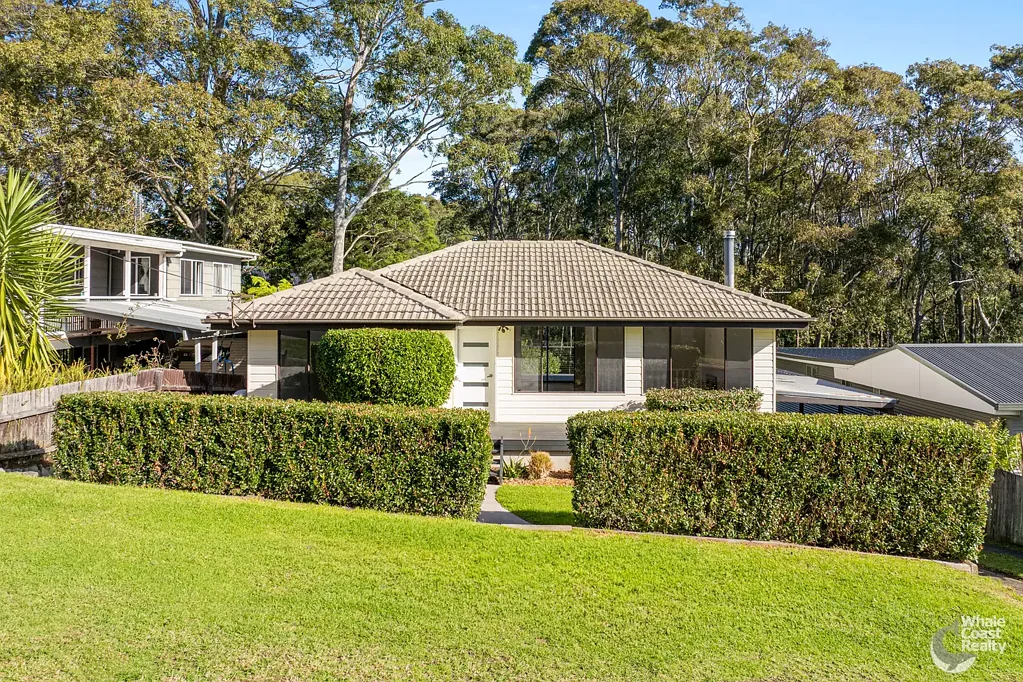 Narooma 3침실 Narooma Coastal Lifestyle – Updated Family Home with Inlet Views & Versatile Living