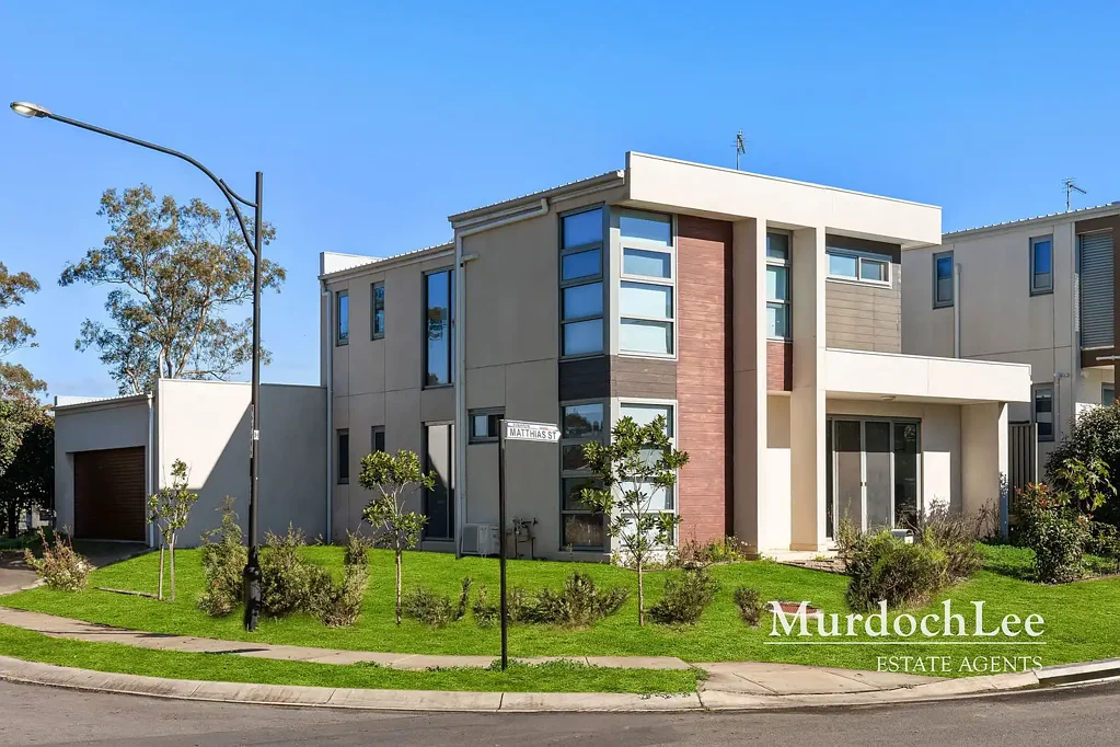 Riverstone 5 Bedroom Light Filled, Modern Family Living | Walk to Bus, Schools and Shops