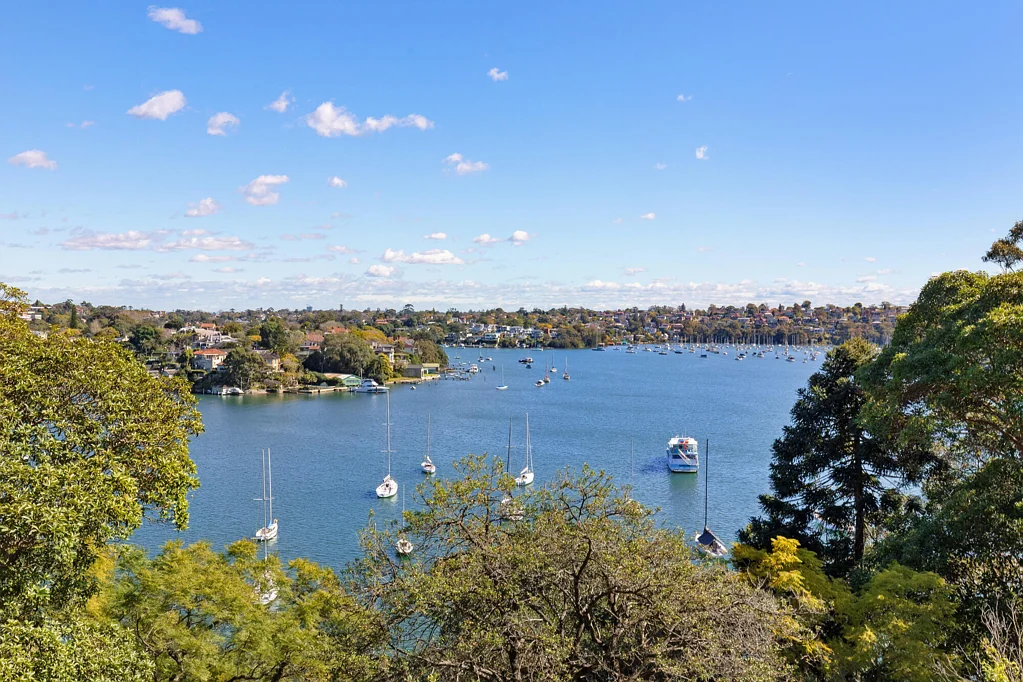 Idyllic waterfront living of exceptional convenience