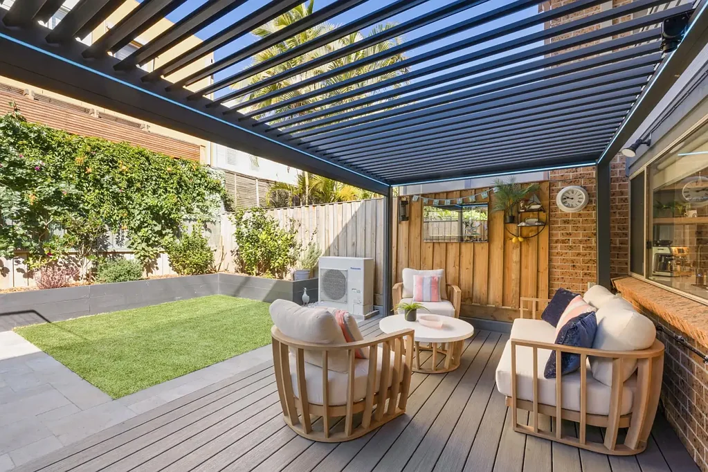 Mona Vale 2房 翻新 + 时尚海滨度假屋，位于精品社区 Renovated + Stylish Beachside Retreat in a Boutique Complex