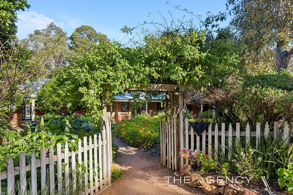 1895 Gill Street, Parkerville, WA 6081