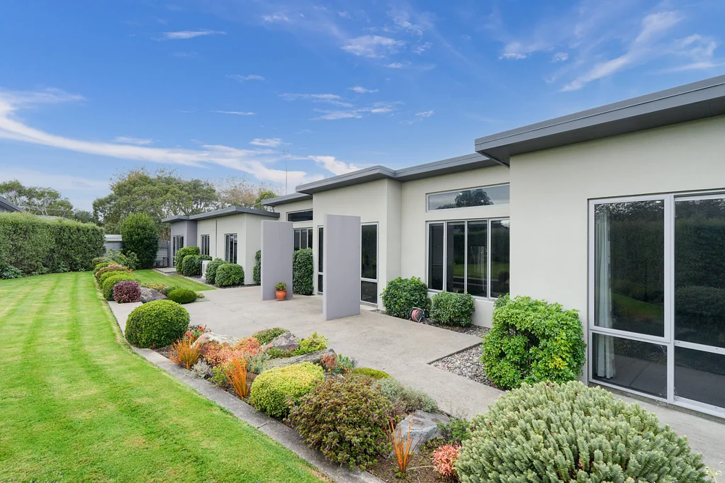Waikiwi 4房  Space, style and privacy in a prime location