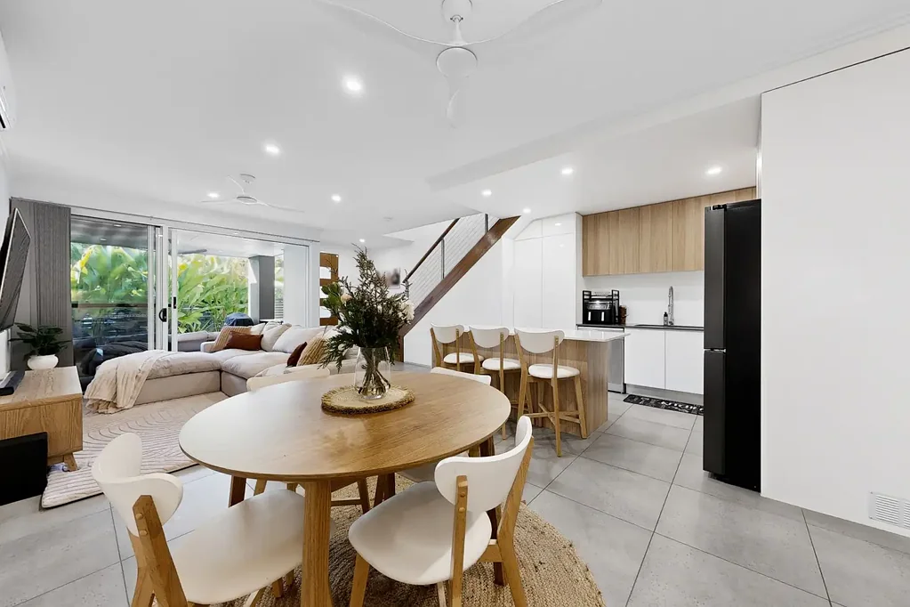 Robina 3 Slaapkamer Contemporary Style in the Heart of Robina