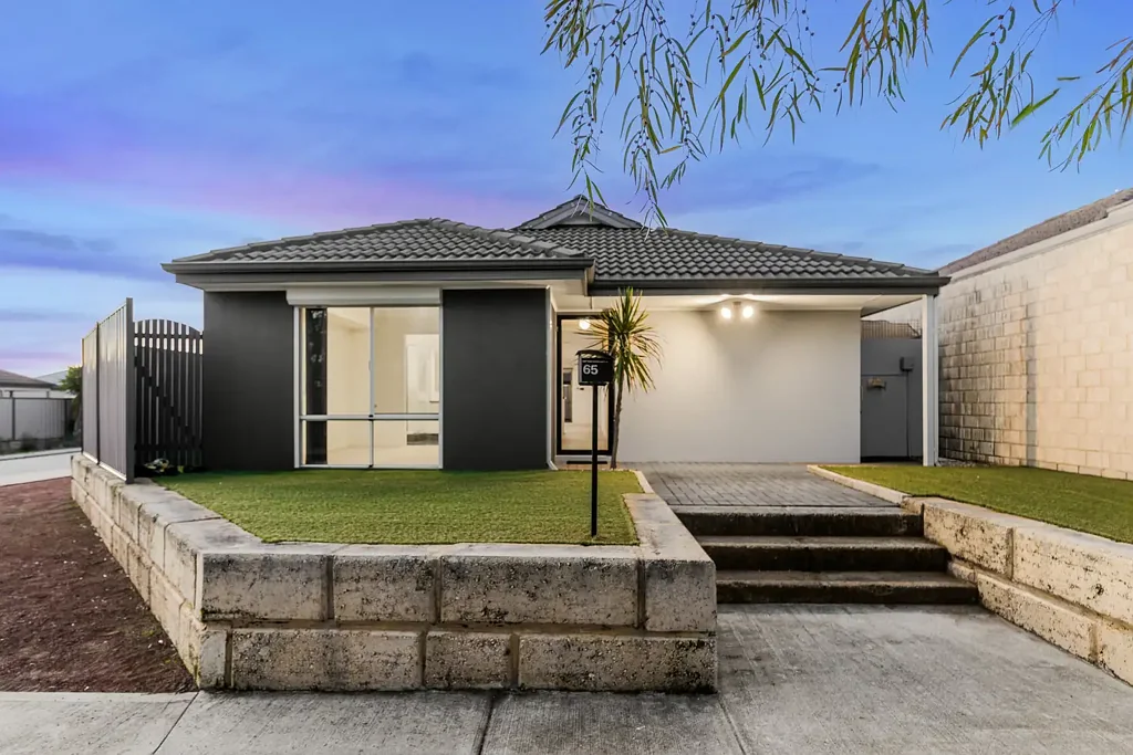 Byford 3房  Perfectly Positioned Family Home with Rear Side Access - Walk to Byford Train Station!