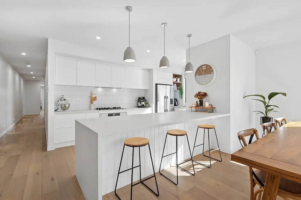 Dromana 4 Bedroom Effortless coastal luxury, just steps from the foreshore.