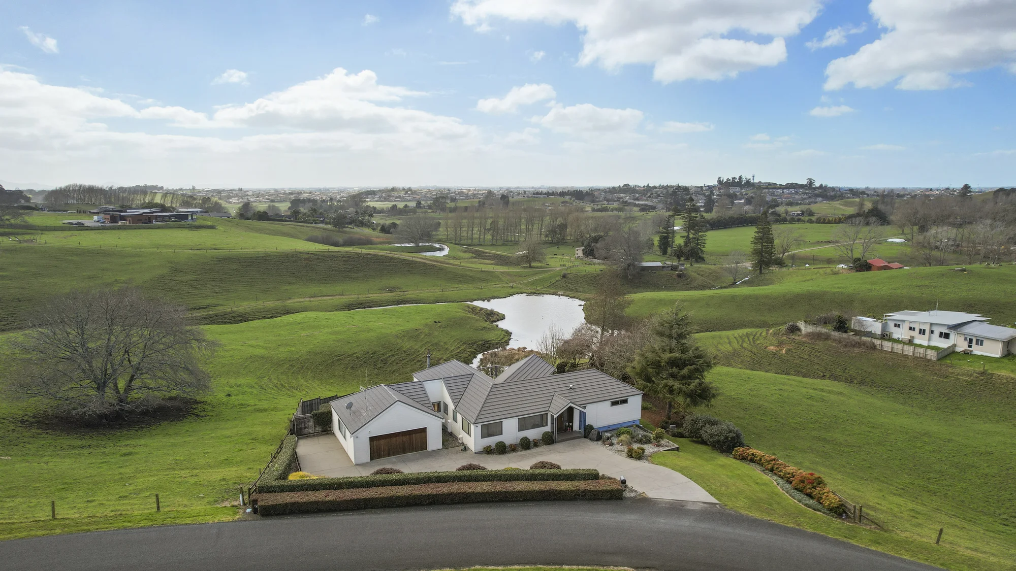 Temple View 3 Bedroom Elevated Lake Views & Private Lifestyle Living