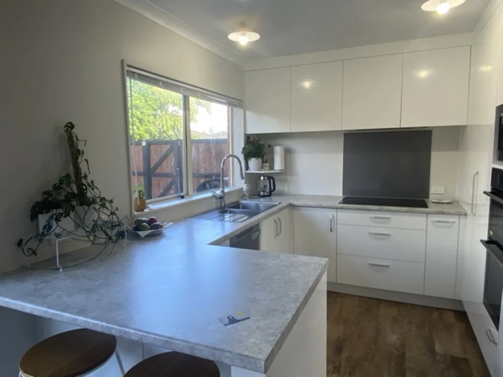Stunning 4-Bedroom Family Home in Brookfield