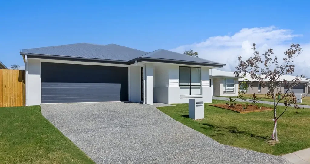 FAMILY HOME IN LOGAN RESERVE!