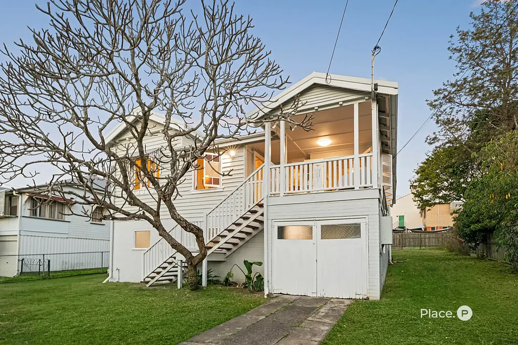 Greenslopes 3Kwarto Renovated Character Home with Exceptional Future Potential on 810m²