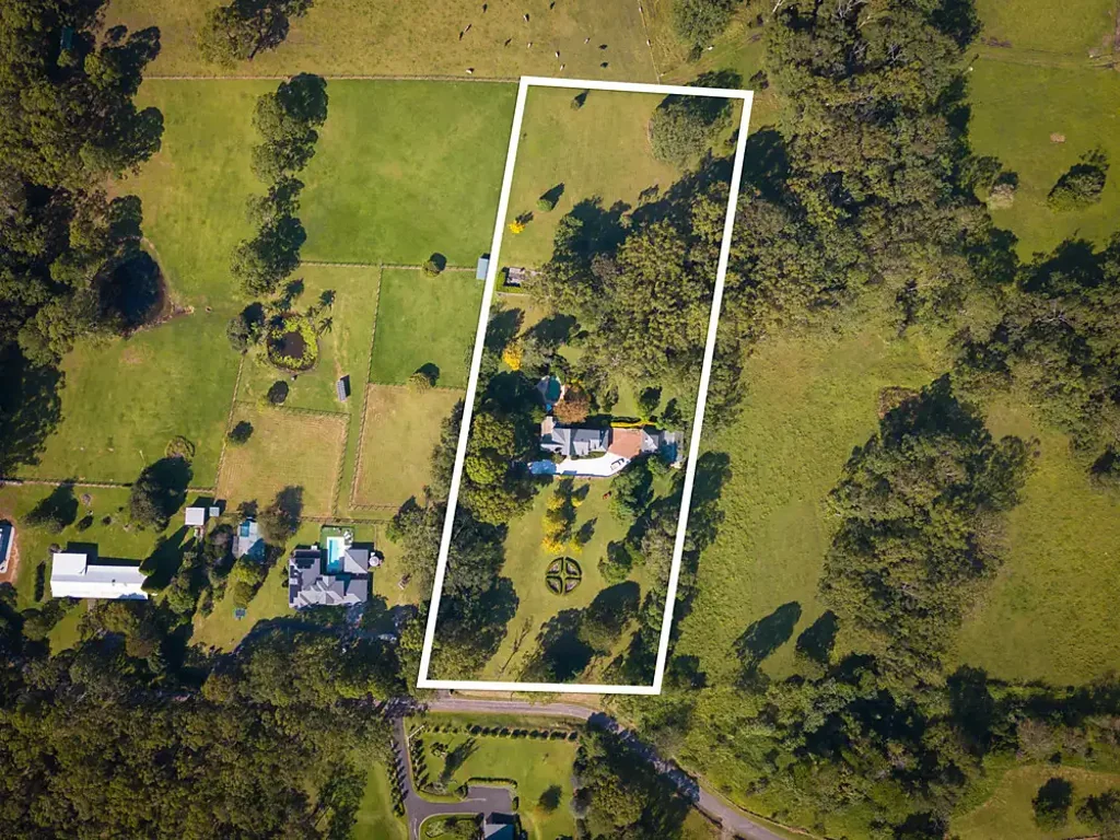 Berry 4 Bedroom Tudor-style home in Berry's most coveted golden triangle