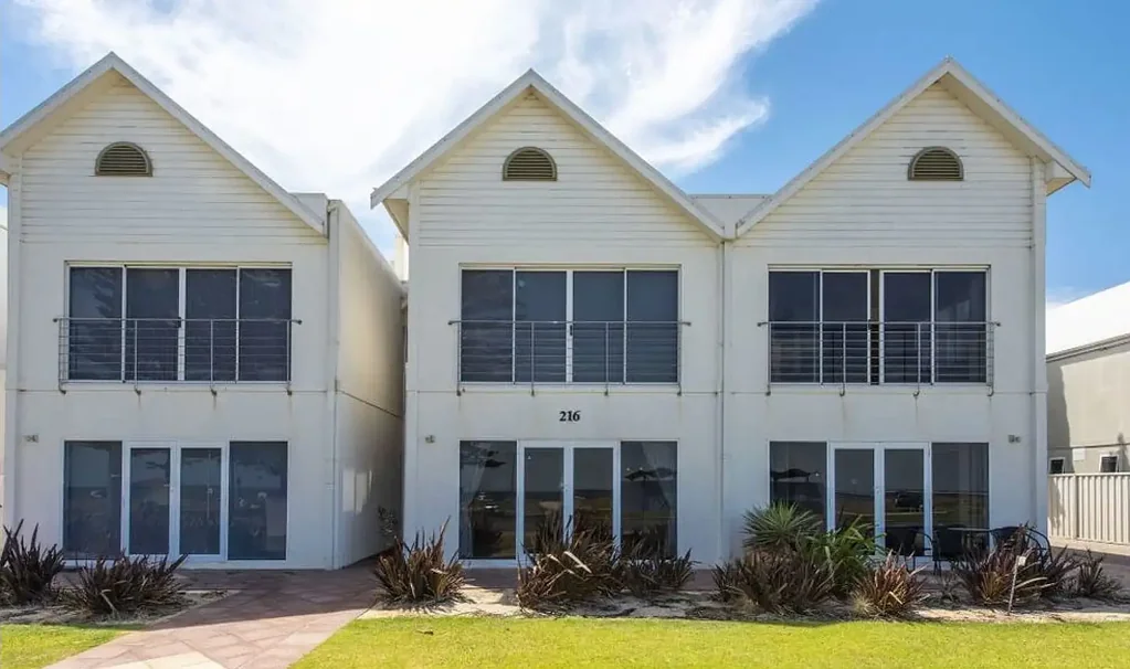 Beachside Townhouse with Ocean Views