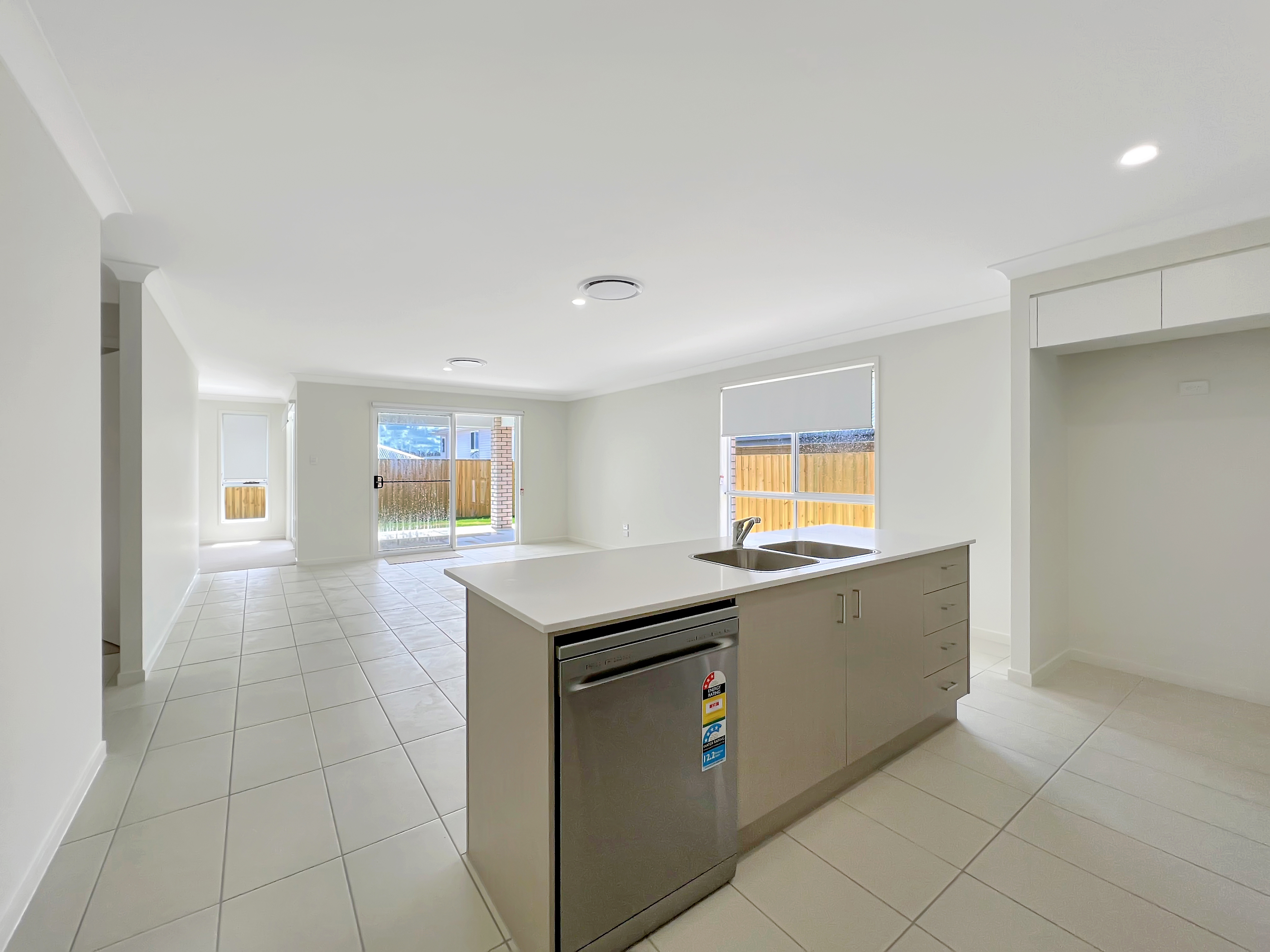 9 HUNT ST, WHITE ROCK QLD 4306, 0房, 0浴, House